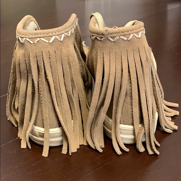 Tan suede fringe sneakers - Picture 2 of 8